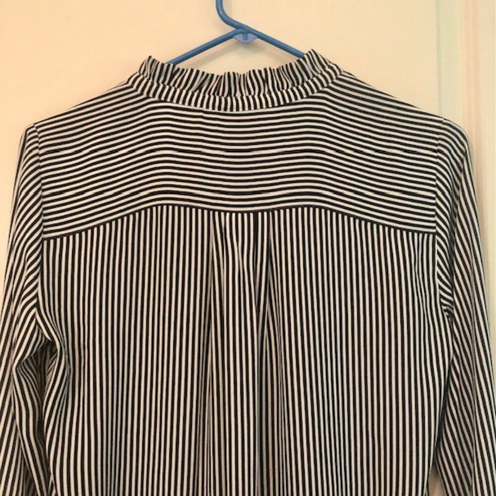 NWT Ann Taylor LOFT Black White Striped Silky Blouse Shirt Long Sleeve Size XS - Picture 8 of 11
